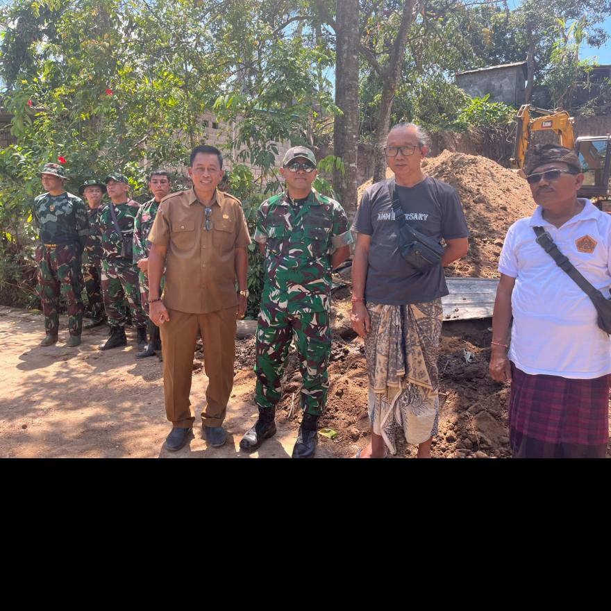 Perbekel Singapadu Kaler bersama  Prejuru Adat Silakarang Mendampingi kunjungan Dandim Gianyar 